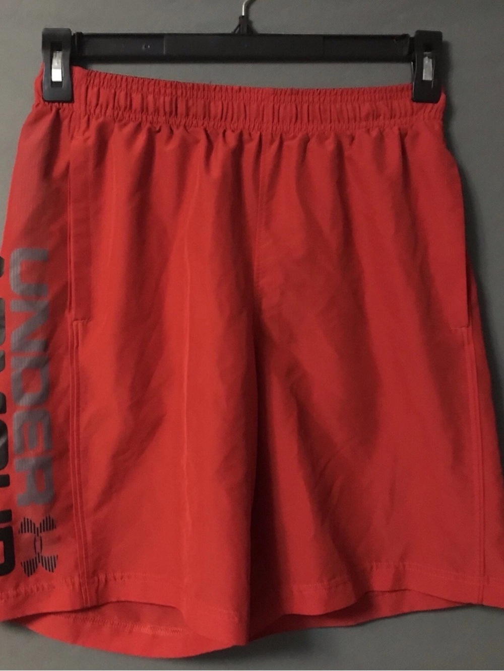 Under Armour Men's Heat Gear Loose fit Shorts Red Size S